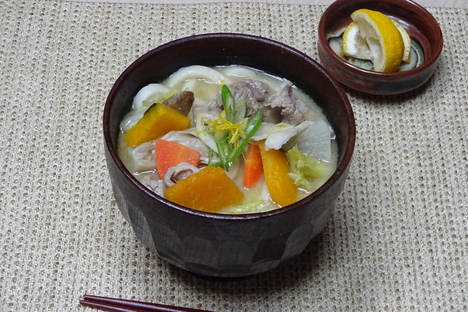 かぼちゃと豚肉の柚香煮込みうどん